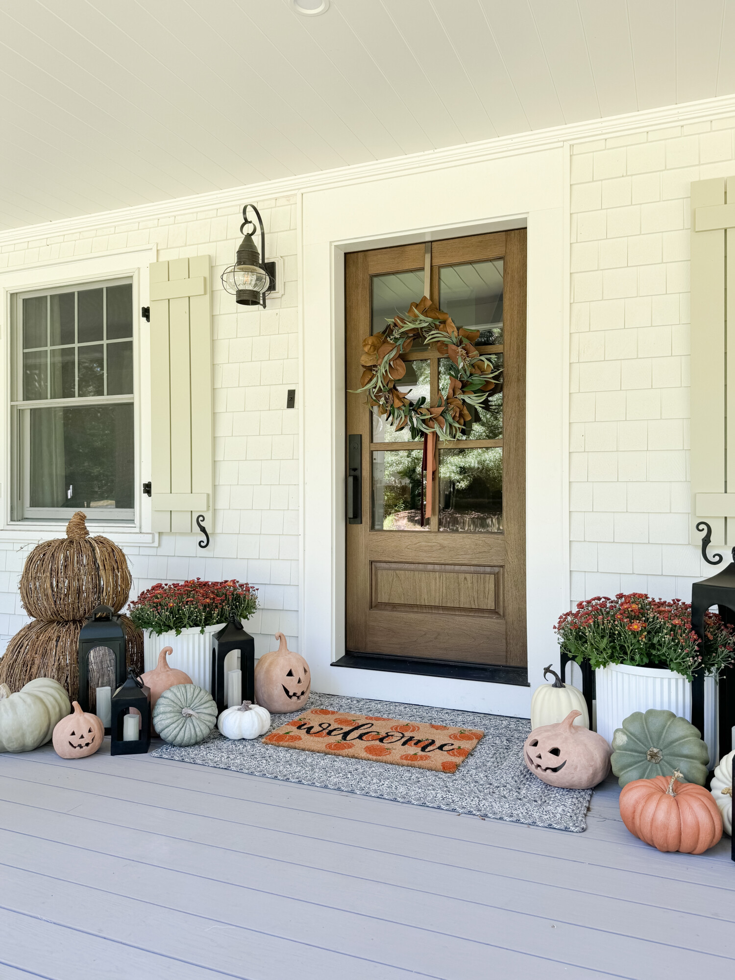 Fall Ready: Porch Makeover Ideas | fall porch, fall inspo, fall decorating, fall decor, autumn decor, autumn porch, halloween porch, halloween inspo, halloween decor, halloween porch, fall ready porch