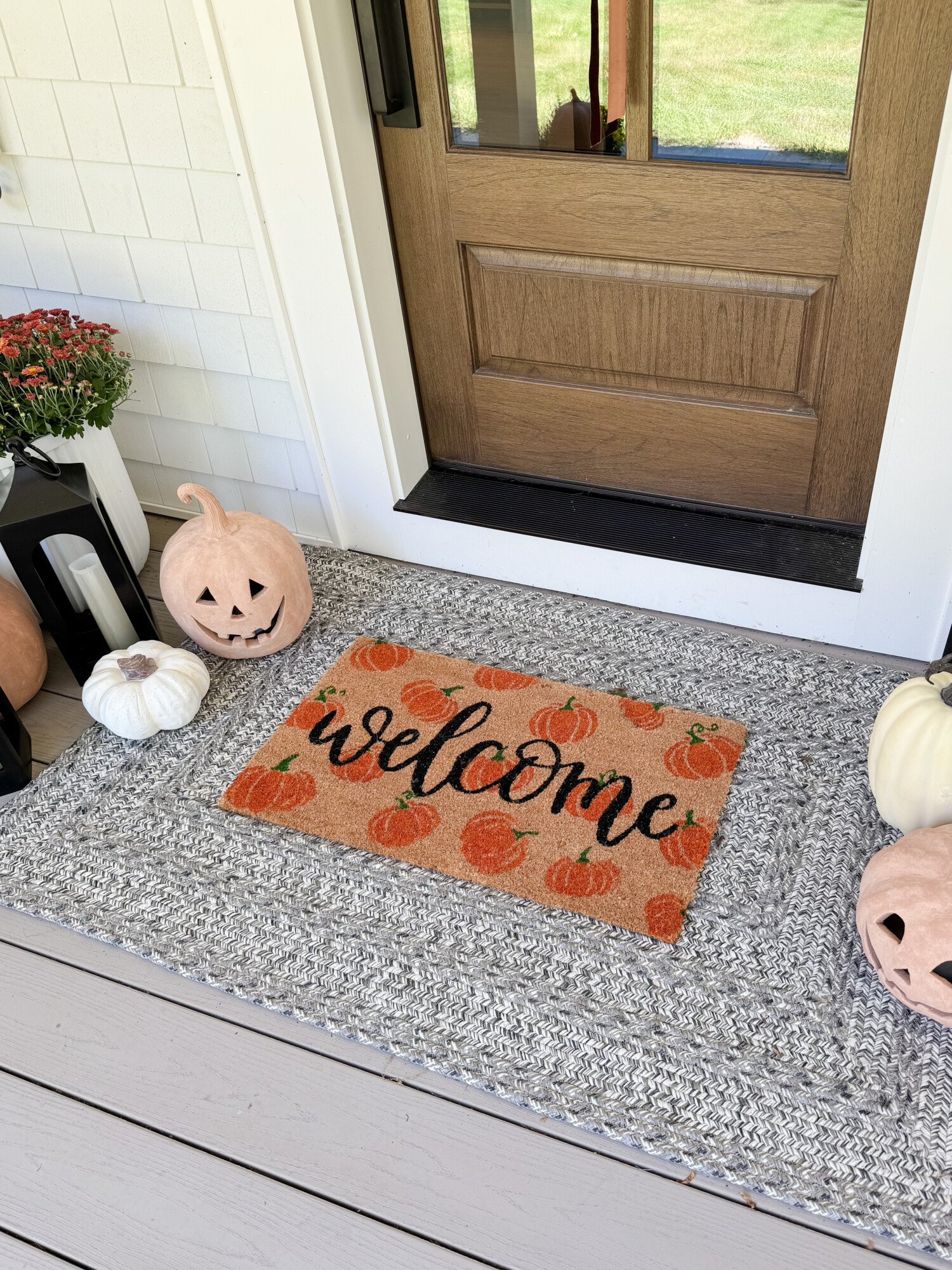 Fall Ready: Porch Makeover Ideas | fall porch, fall inspo, fall decorating, fall decor, autumn decor, autumn porch, halloween porch, halloween inspo, halloween decor, halloween porch, fall ready porch