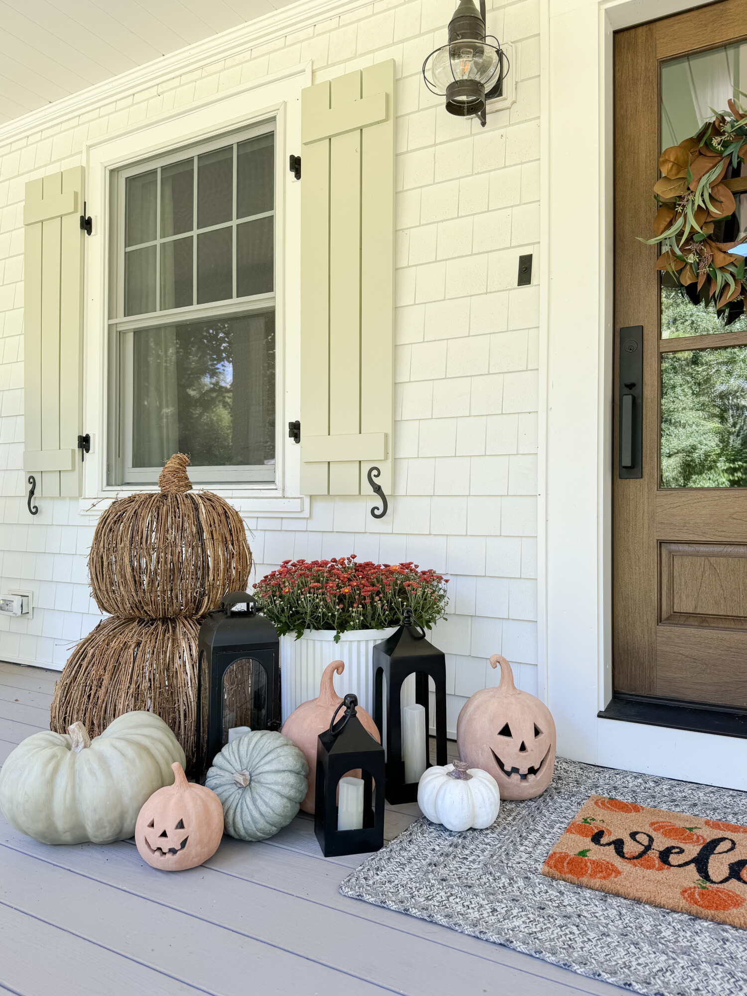 Fall Ready: Porch Makeover Ideas | fall porch, fall inspo, fall decorating, fall decor, autumn decor, autumn porch, halloween porch, halloween inspo, halloween decor, halloween porch, fall ready porch