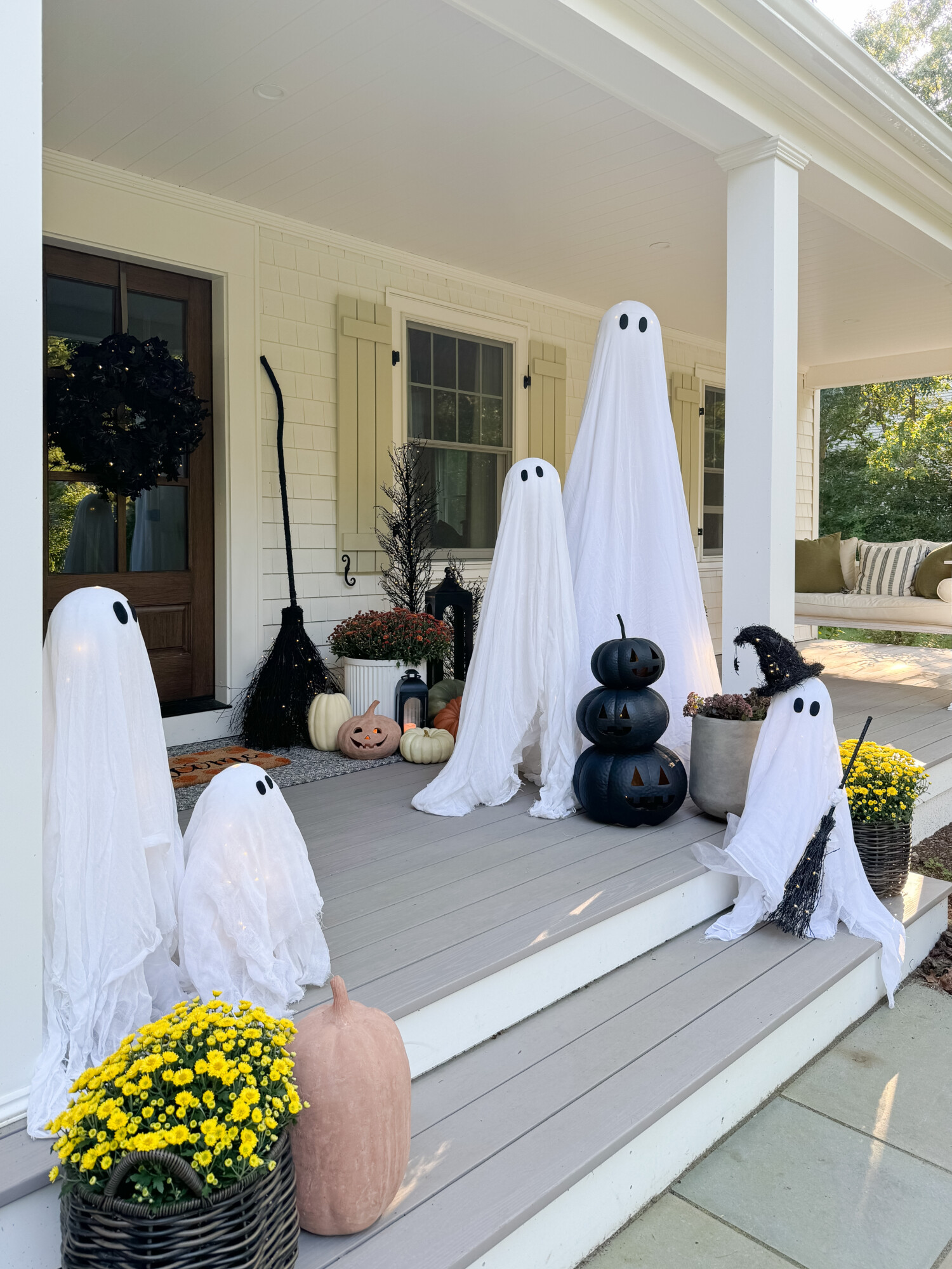 Fall Ready: Porch Makeover Ideas | fall porch, fall inspo, fall decorating, fall decor, autumn decor, autumn porch, halloween porch, halloween inspo, halloween decor, halloween porch, fall ready porch