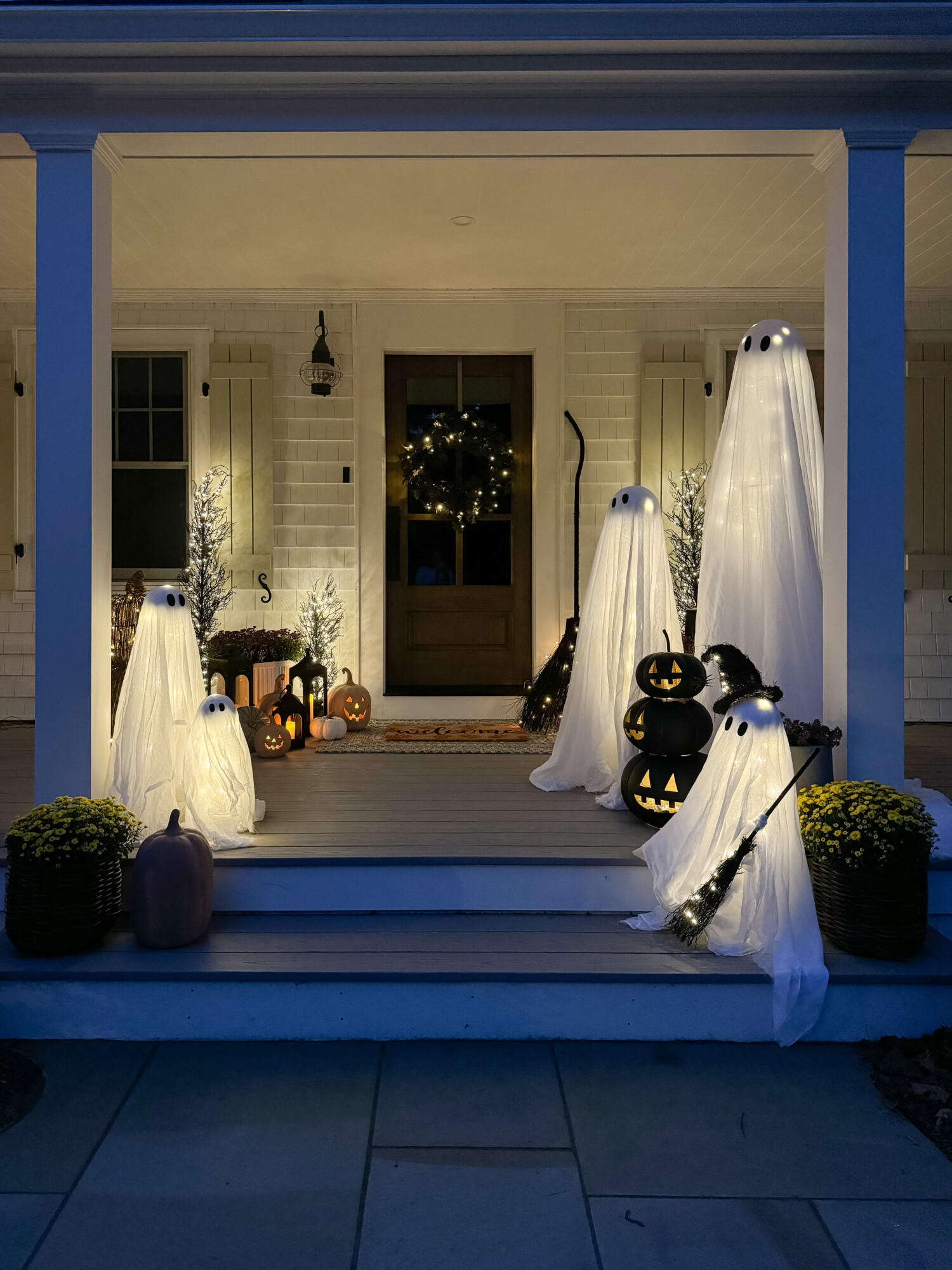 Fall Ready: Porch Makeover Ideas | fall porch, fall inspo, fall decorating, fall decor, autumn decor, autumn porch, halloween porch, halloween inspo, halloween decor, halloween porch, fall ready porch