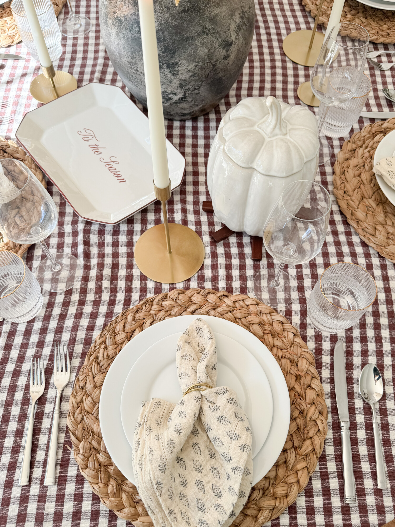 Harvest Hosting Tablescape Essentials for Thanksgiving | hosting, holiday hosting, tablescape, thanksgiving dinner, thanksgiving hosting, woven placemat, pumpkin decor, candles, napkins