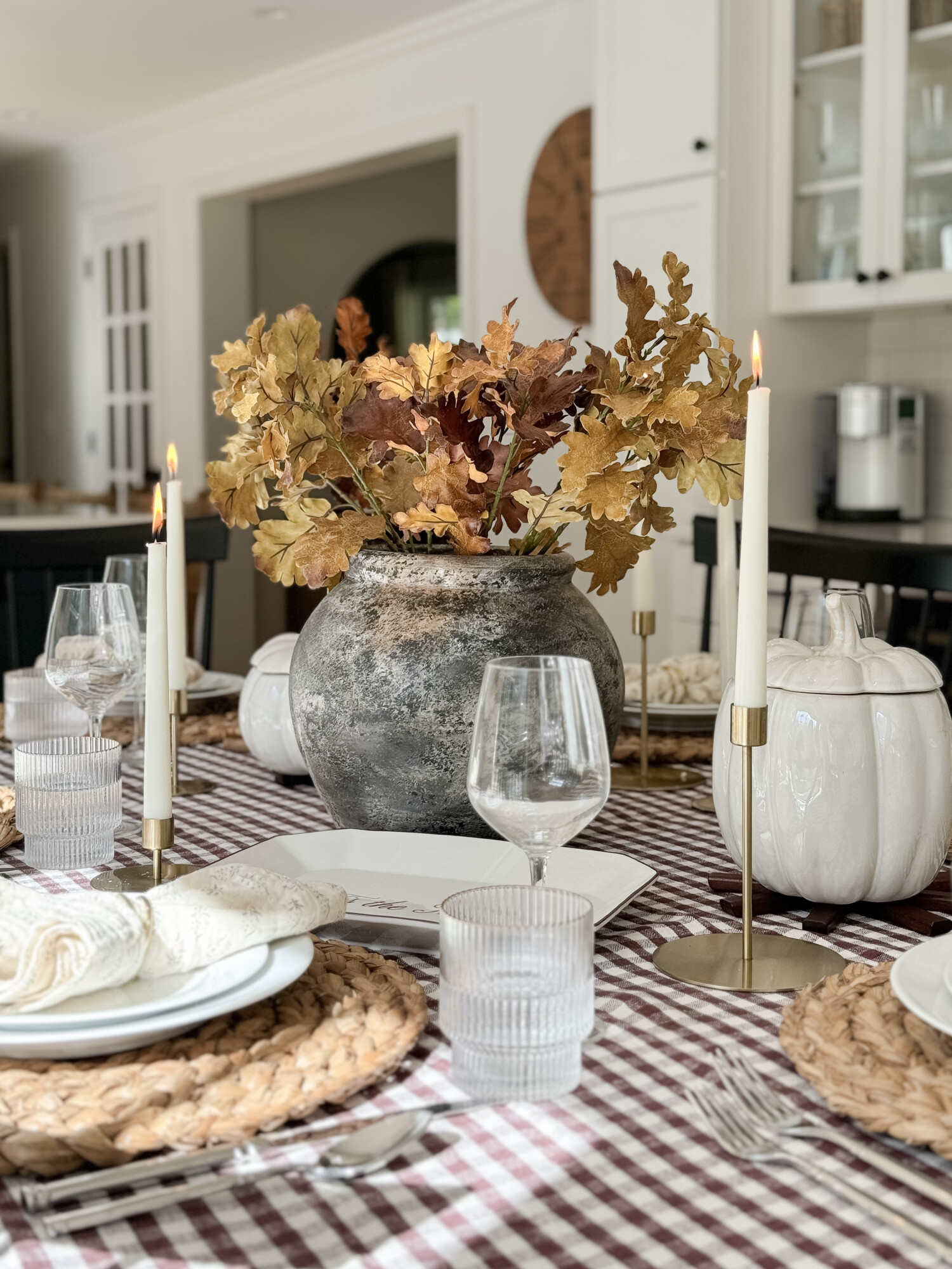 Harvest Hosting Tablescape Essentials for Thanksgiving | hosting, holiday hosting, tablescape, thanksgiving dinner, thanksgiving hosting, fall decor, fall florals, faux florals, dining table, pumpkin decor, glassware