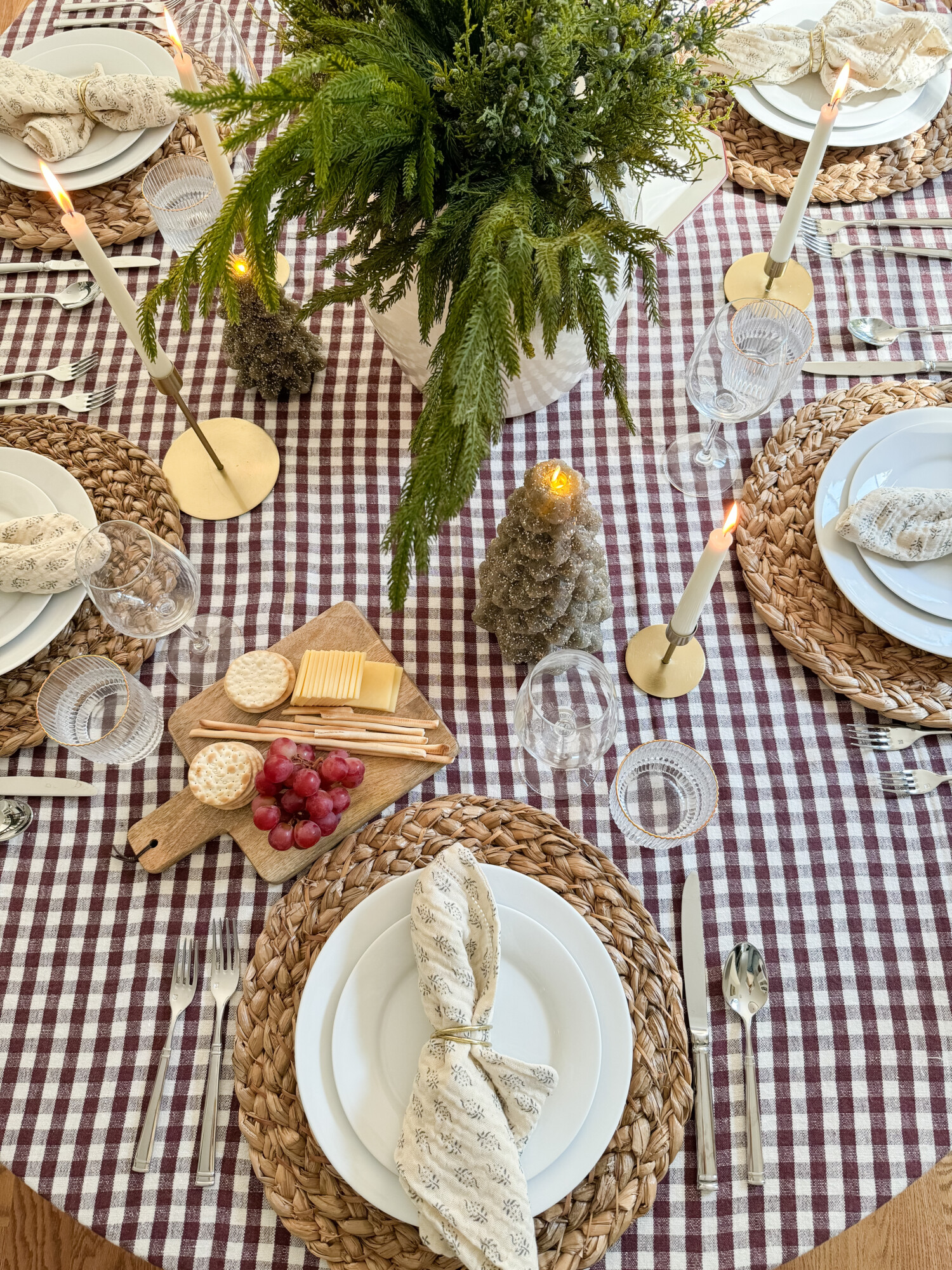 Harvest Hosting Tablescape Essentials for Thanksgiving | hosting, holiday hosting, tablescape, thanksgiving dinner, thanksgiving hosting, christmas dining table, faux florals, christmas stems