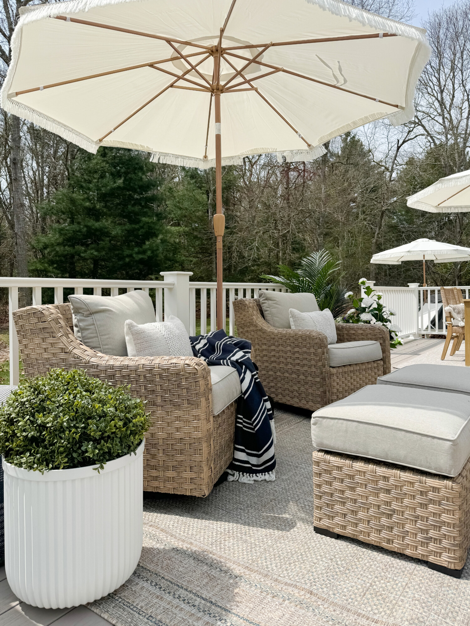 coastal patio lounge chairs woven with umbrella 